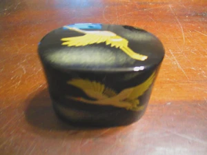 black lacquer hand  painted gold cranes snuff box, steel weight inside - Picture 1 of 6