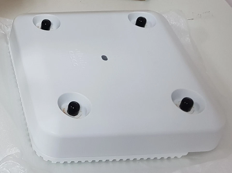 CISCO AIR-AP2802E-E-K9 USED WITH MOUNT £80.00 - Image 1 of 1