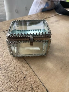 Ormalu Style TRINKET / JEWELLERY BOX CASKET WITH BEVELLED GLASS LID - Picture 1 of 5