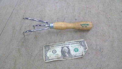 Herramienta de jardín Union, rastrillo, tres puntas, maceta que cobertizo Foto 1 de 4