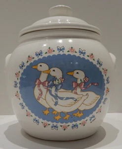 Cookie Jar round with 3 ducks on it about 9" tall - Picture 1 of 6