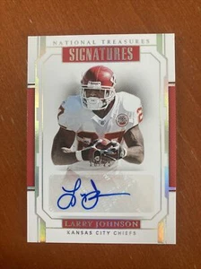 Larry Johnson /25 Auto 2018 Panini National Treasures Signatures CHIEFS NFL S-LJ - Bild 1 von 4