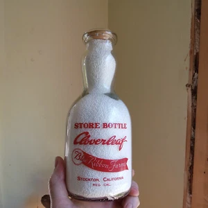 STOCKTON,CAL STORE BOTTLE CLOVERLEAF BLUE RIBBON FARMS QUART 1940s MILK BOTTLE - Picture 1 of 9