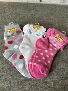 Country Kids Girls Socks Size 5-6 Pink White Gray Polka Dots Ruffle 3 Pairs - Picture 1 of 7