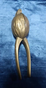 COLLEZIONISMO ANTICO VECCHIO Schiaccianoci vintage ottone anni '60 - Foto 1 di 9