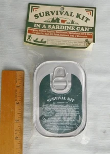 Survival Kit in der Sardinendose von Whistle Creek Neu im Paket von 2015 - Bild 1 von 2