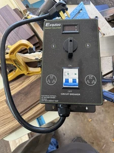 Exqutoo 220 Volt Manual Splitter Box Nema Plugs - Picture 1 of 4