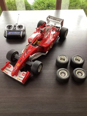 Formel 1 Rennwagen Ferrari Maßstab 1/8 (?) inkl. Fernbedienung - Bild 1 von 4
