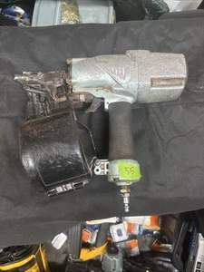 Pistola de clavos clavadora Hitachi NV75AG 3" para marcos de bobinas hecha en Japón (NECESITA REPARACIÓN) - Imagen 1 de 9