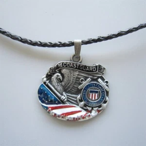 Collar colgante de cuero vintage con dijes de metal de la Guardia Costera americano héroe americano - Imagen 1 de 4