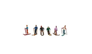 A2222 Woodland Scenics N Gauge Painted Figures Snow Skiers - Picture 1 of 1