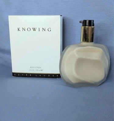 Loción corporal perfumada de colección Estee Lauder KNOWING descontinuada 5 fl. oz/150 ml Foto 1 de 4