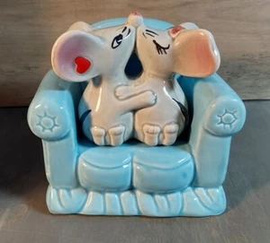 Vintage Ceramic Kissing Mice on Chair Piggy Penny Bank w/ Stopper 5x4.5 - Picture 1 of 5