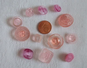 12 Glasknöpfe mit Ösen - verschiedene Größen und Designs rosa - siehe Bilder - Bild 1 von 3