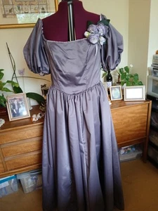 Victorian Style Ballgown.. Size 14 To 16 - Picture 1 of 4