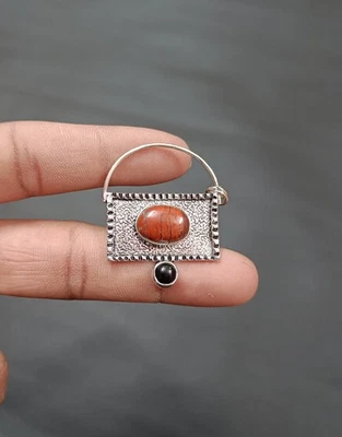 Colgante hecho a mano de gasper y ónix negro colgante de regalo de plata de ley para ella Foto 1 de 4