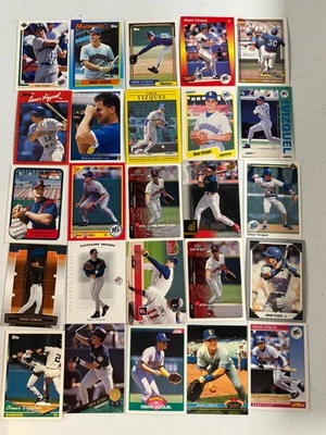 Lote de 25 tarjetas Omar Vizquel marcas mixtas - indios, marineros Foto 1 de 4