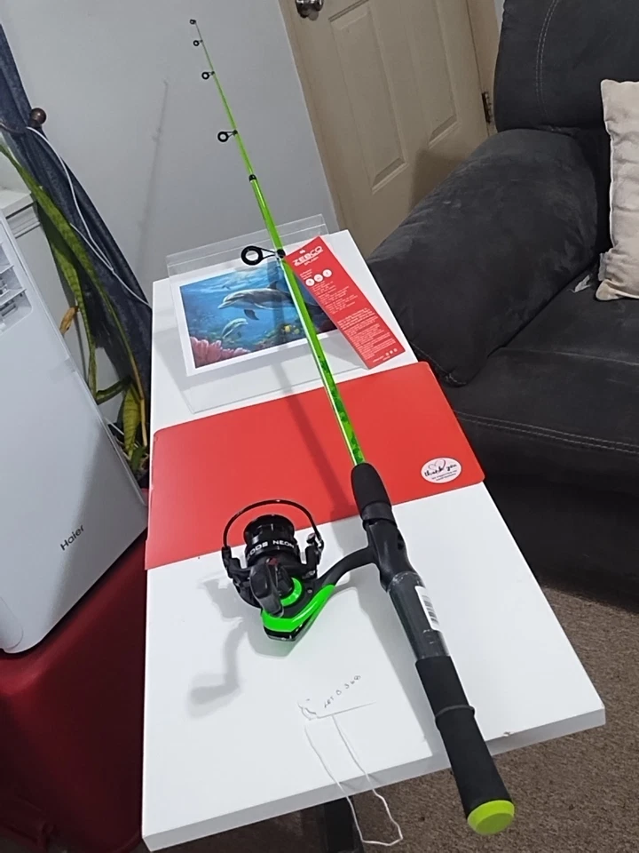 Nueva caña de pescar giratoria Zebco Splash 6' ML 4-8 lb y carrete código 13 neón Foto 1 de 4