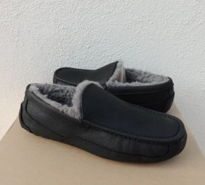 UGG ASCOT BLACK MATTE LEATHER/ WOOL SLIPPERS MEN US 11 3E/ EUR 44 FITS SMALL NIB - Picture 1 of 4