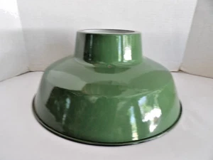 VINTAGE GREEN PORCELAIN INDUSTRIAL BARN LAMP LIGHT SHADE 5" FITTER ESTATE FIND - Picture 1 of 10