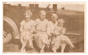 DAMEN DES HAUSES AUF DEM AUTO, WISCONSIN DELLS, 1920er. Vintage 4,4" x 2,7" FOTO #7 - Bild 1 von 2