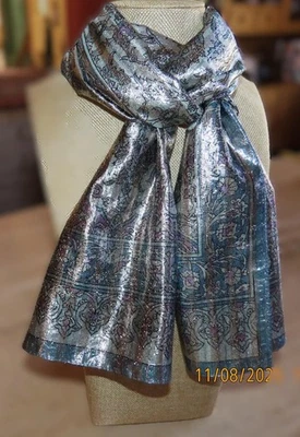 Oscar de la Renta Oblongo Estilizado Floral; Plata Azul Rosa Lavanda Negro; 55x11 Foto 1 de 4