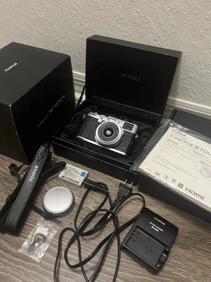 Fujifilm X100 12.3 MP [NEAR MINT IN BOX] Ship From USA, Digital camera - Image 1 of 4