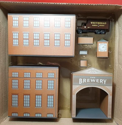 0923.Lledo Days Gone BB1002 Scammell 6 Wheel Box Van & 3 Piece Tin Plate Brewery - Image 1 of 4