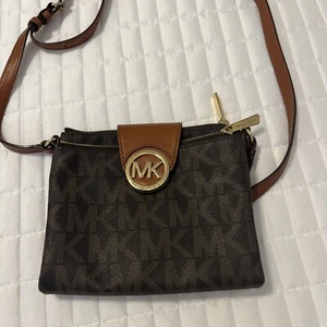 Michael Kors Brown & Tan Signature Crossbody Organizer 2 Zipper Large Logo - Picture 1 of 10