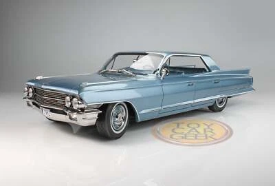 1962 年凯迪拉克 Sedan De Ville - Newport 蓝色金属 1: 18 邮票型号 118STM196 — 第 1/2 张图片