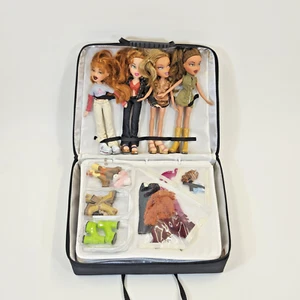 Bratz World Tour Case 4 Dolls Clothes Accessories Lot Clothing Shoes Purses VTG - Picture 1 of 24