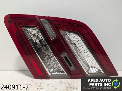 Lanterna traseira interna montada com tampa traseira direita do passageiro Ford Taurus 3.5L fabricante de equipamento original 2017 - Imagem 1 de 4