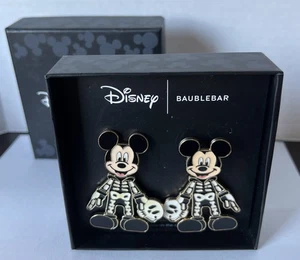 Disney BAUBLEBAR Mickey Mouse Skelett leuchtet im Dunkeln Ohrringe Neu im Karton - Bild 1 von 4
