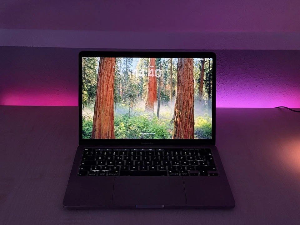 Macbook Pro 2020 i7 2,3GHz 32GB RAM 500GB SSD 4 Thunderbolt 3 Ports - Bild 1 von 4