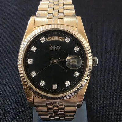 Reloj De Colección Años 90 Bulova T3 Presidente Día Fecha Cuarzo 97D39 Esfera Negra Tono Dorado  Foto 1 de 4