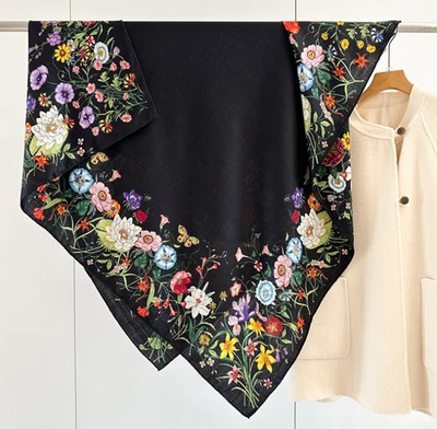 70% 羊绒 30% 真丝方形花卉蕾丝印花女式裹身领巾 135X135 厘米  — 第 1/4 张图片