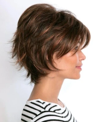 Pelucas cortas marrón mezcladas rubias corte pixie para mujeres blancas corte en capas pelucas naturales Foto 1 de 4