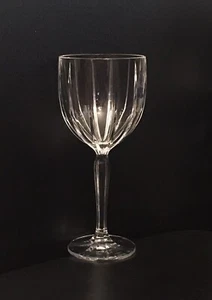 Una (1) copa de vino de cristal todo uso Marquis by Waterford Omega 8 5/8" de alto - Imagen 1 de 5