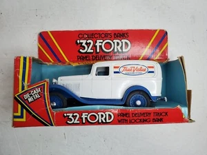 Die-Cast Metal 32' Ford Panel Truck Ertl Collector Bank True Value Delivery Car - Bild 1 von 8