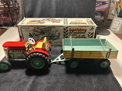 Vintage Kovap Wind Up Traktor Tractor Toy 1:25 Czech Republic W/ Trailer In Box - Image 1 of 4