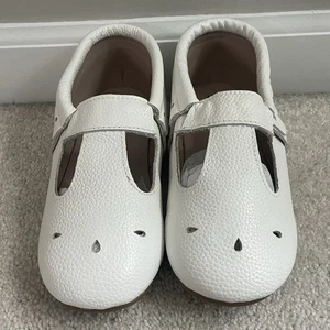 NEU Monkey Feet Mädchen 6-7 cremefarbene weiche Leder Slipper Mary Jane Schuhe - Bild 1 von 13