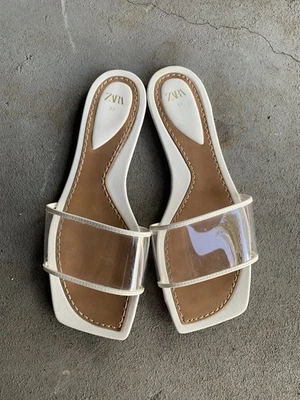 Sandalias planas sin cordones Zara de vinilo para mujer talla 7 Foto 1 de 4