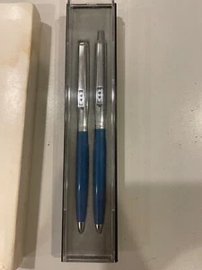 Bolígrafo de papel mate perfil azul y cromo y conjunto de lápices 0,9 nuevo en caja bb - Imagen 1 de 3