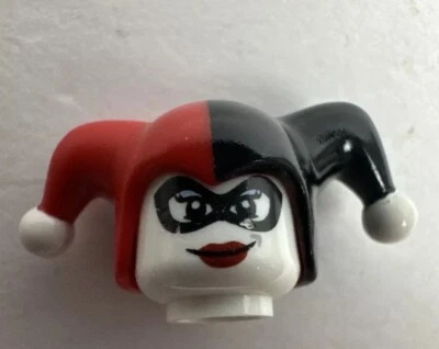Lego Harley Quinn Minifigure 7886 DC Superheroes 2008 Head & Hat - Image 1 of 4