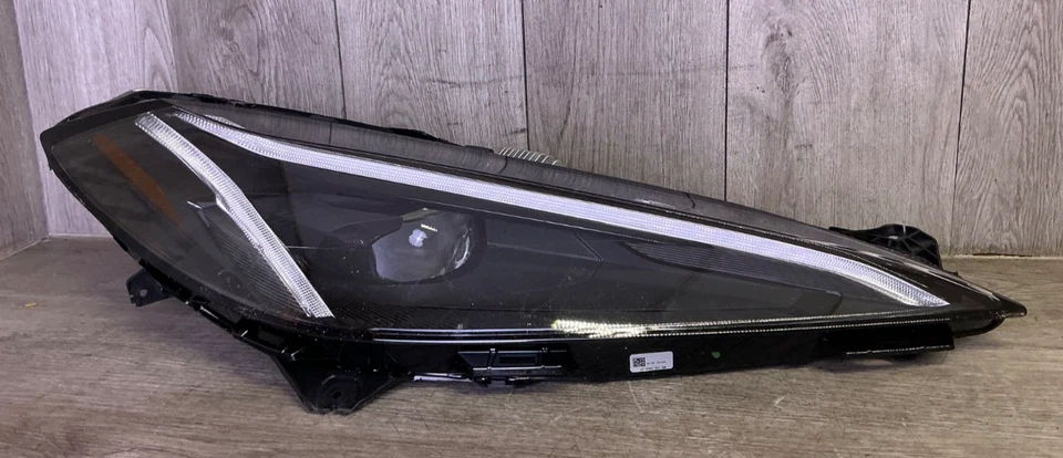 # 2025 Chevrolet Corvette FARO DERECHO LADO PASAJERO LED OEM 85869227 Foto 1 de 4