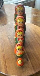 **VINTAGE** Matryoshka Russian Nesting Dolls - 5 Piece Set - Largest is 6 in - Picture 1 of 16