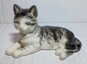 Estatuilla de gatito gato atigrado a rayas grises vintage de cerámica  - Imagen 1 de 13