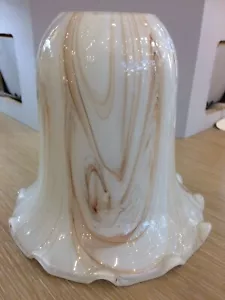 Wunderschönes cremefarbenes Glas in Tulpenform mit hellbeiger/brauner Marmoroptik - Bild 1 von 3