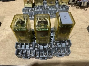 IDEC RM2S-UL RELÉ DE USO GENERAL CON BASE W465 - Imagen 1 de 1