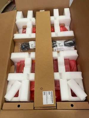 Cisco UCS C220 M5 1U SERVER 1x Silver 4114 CPU 32GB Ram 6x300GB SAS - image 1 of 4